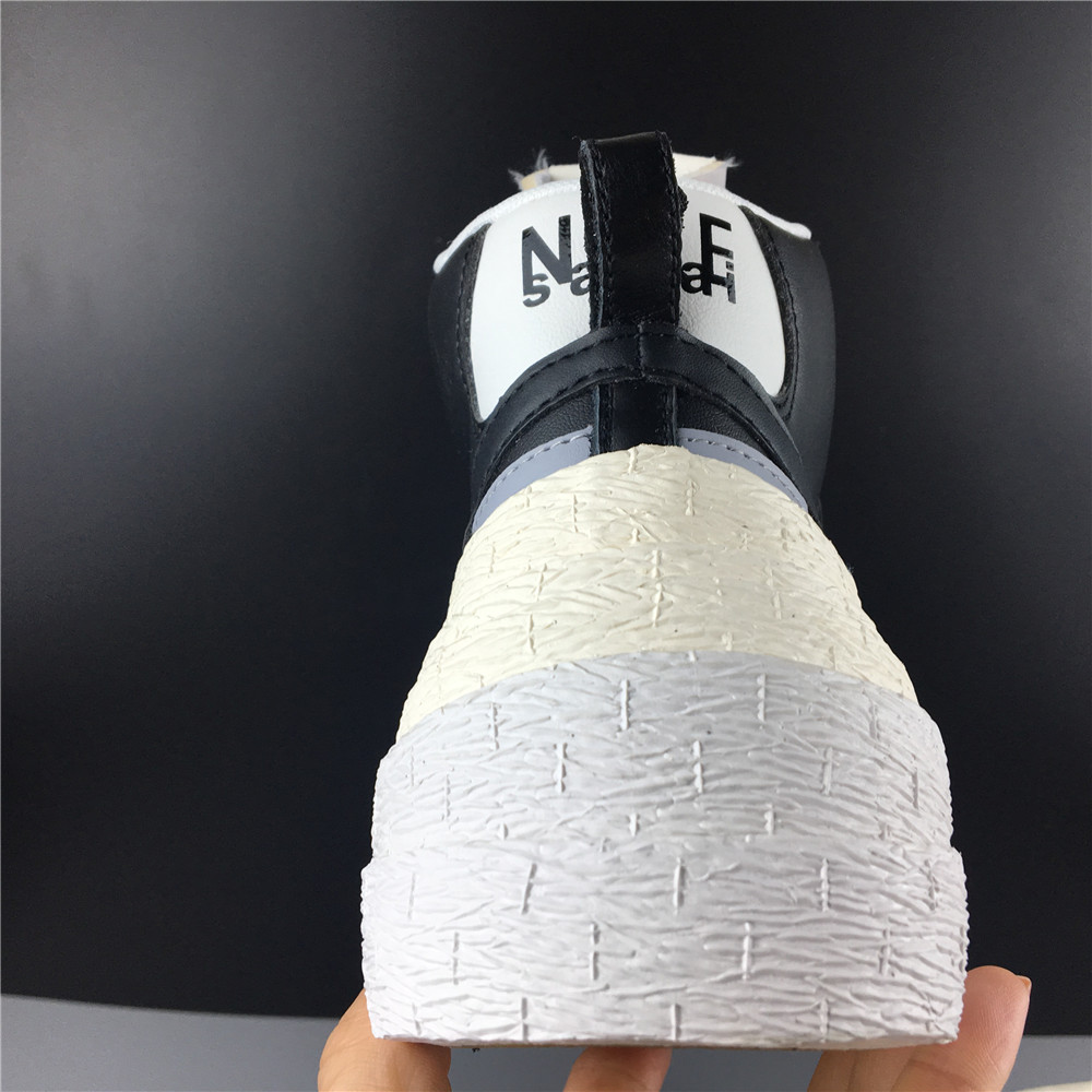 SACAI  X NIKE  BLAZER MID  AND NEYMAR  X NIKE SHOX R4 BV0072-002