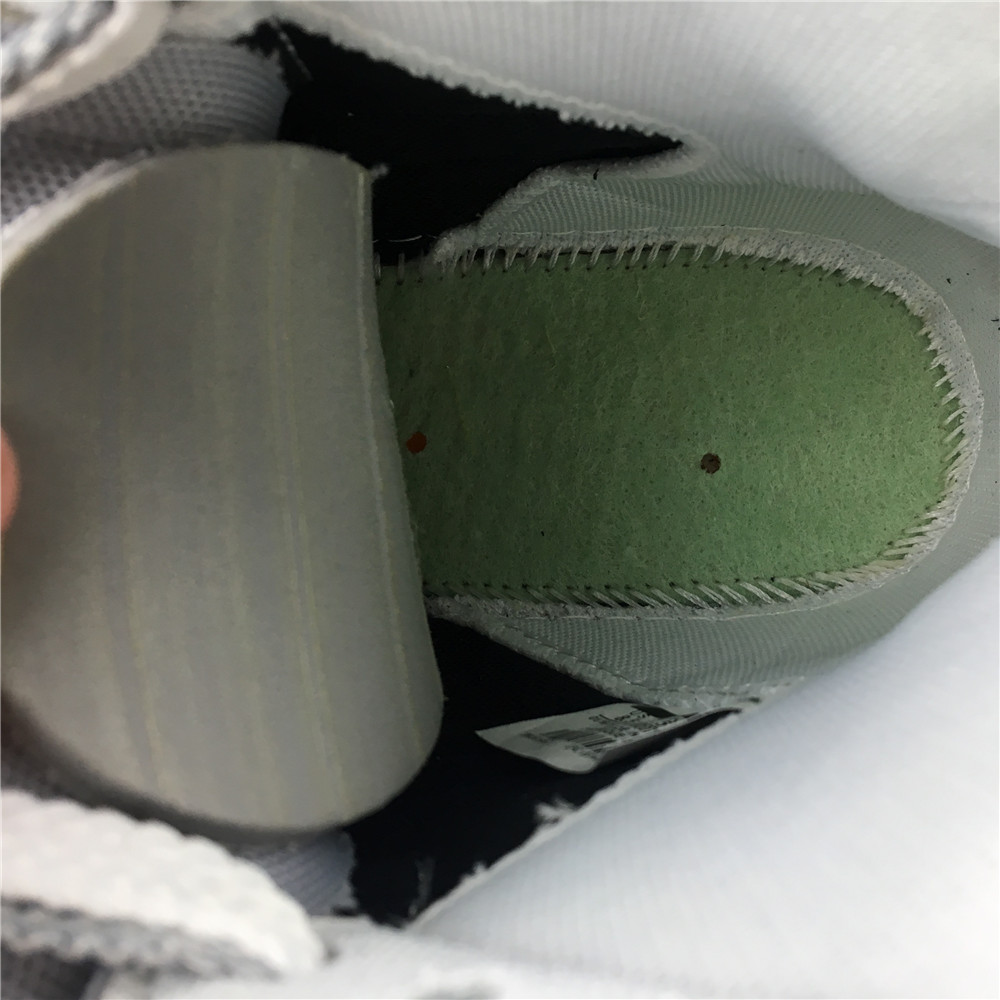 SACAI  X NIKE  BLAZER MID  AND NEYMAR  X NIKE SHOX R4 BV0072-002