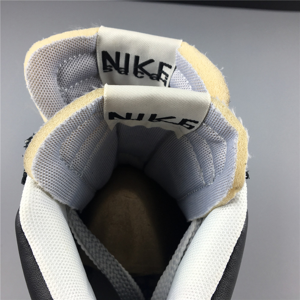SACAI  X NIKE  BLAZER MID  AND NEYMAR  X NIKE SHOX R4 BV0072-002