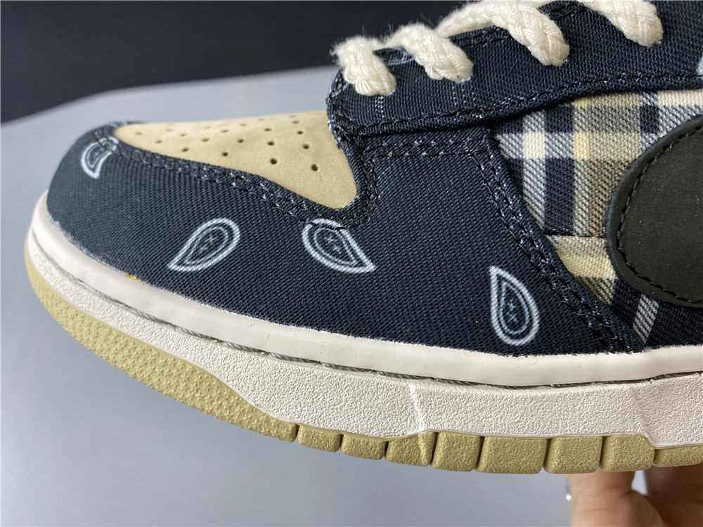 Travis Scott x Nike SB Dunk Low CT5053-001