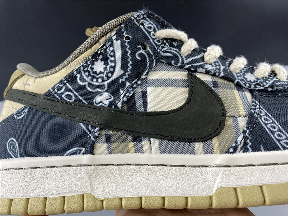 Travis Scott x Nike SB Dunk Low CT5053-001