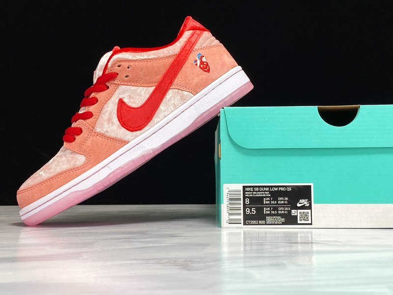 Nike SB Dunk Low Pro Strange Love QS CT2552-800