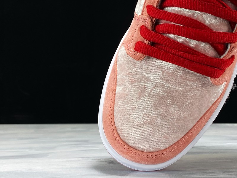 Nike SB Dunk Low Pro Strange Love QS CT2552-800