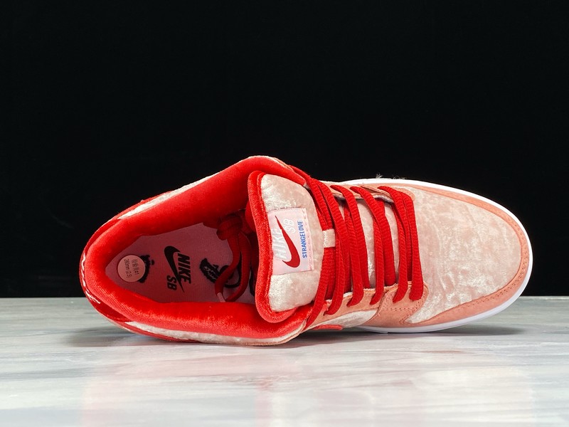 Nike SB Dunk Low Pro Strange Love QS CT2552-800
