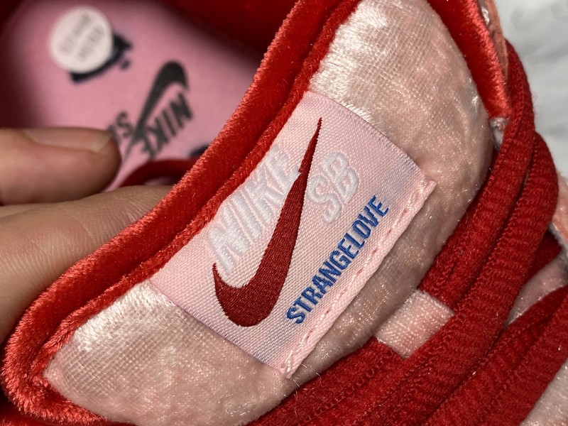 Nike SB Dunk Low Pro Strange Love QS CT2552-800