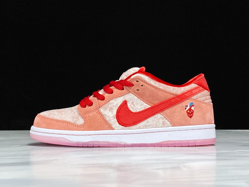 Nike SB Dunk Low Pro Strange Love QS CT2552-800