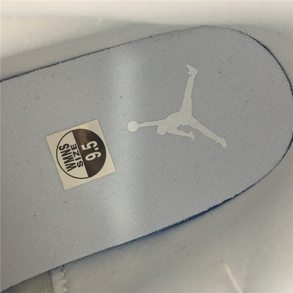 Air Jordan 11 WMNS Metallic Silver