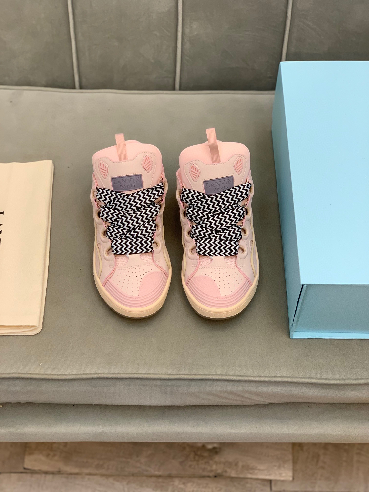 L*anvin sneakers