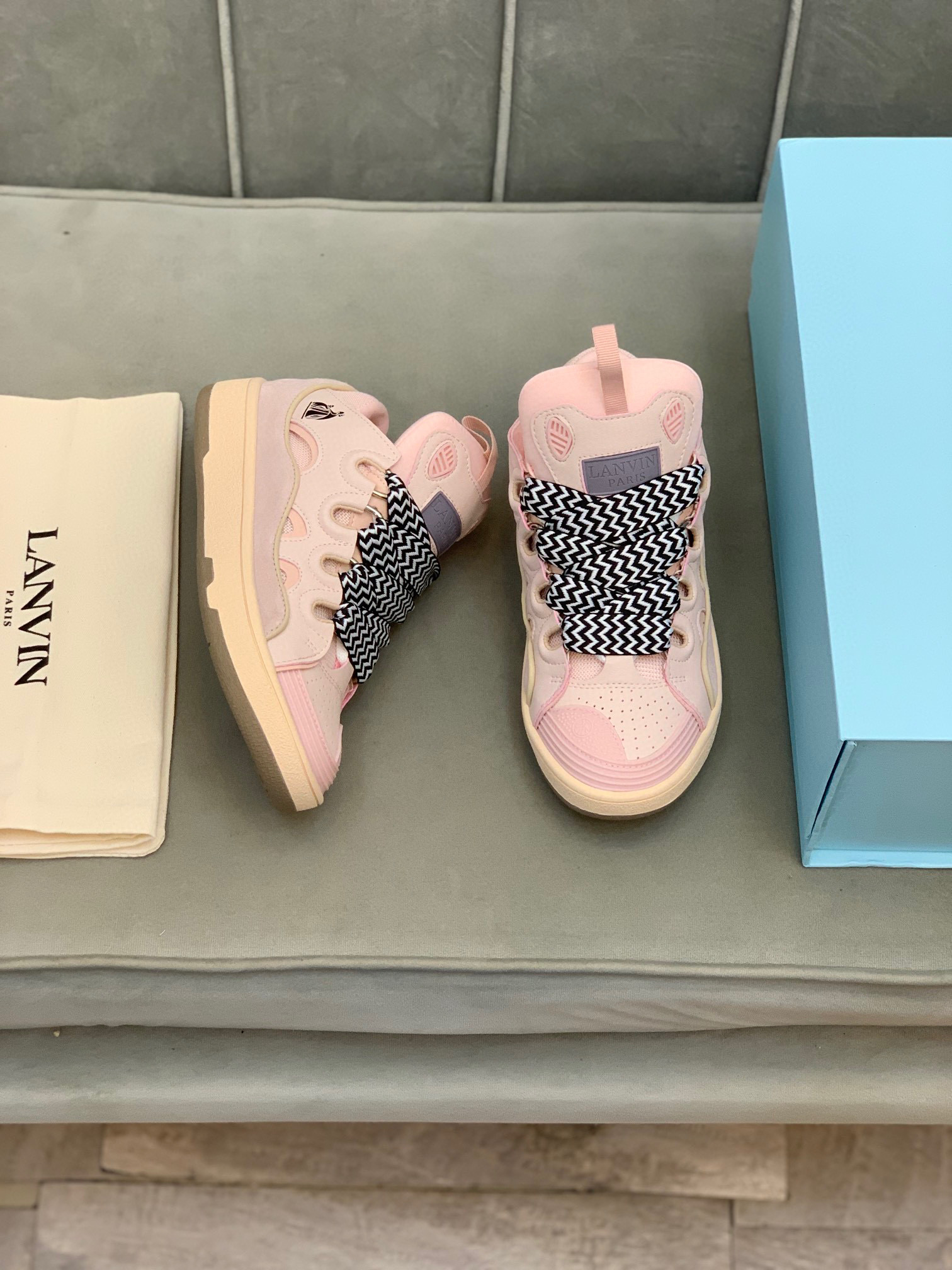 L*anvin sneakers