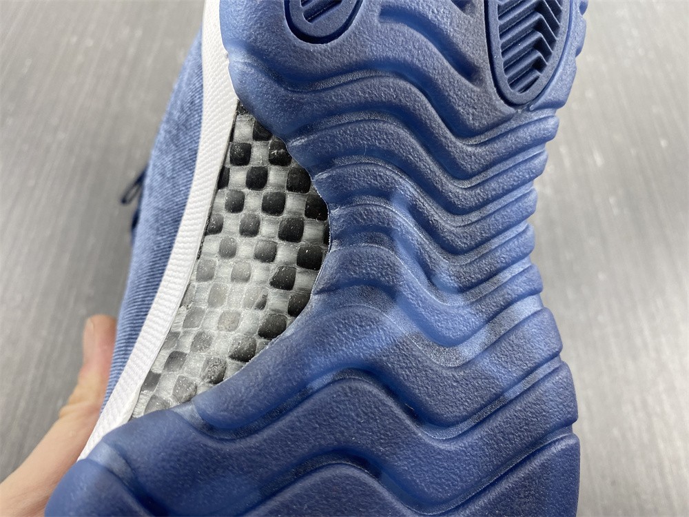 Air Jordan 11 Velvet Midnight Navy