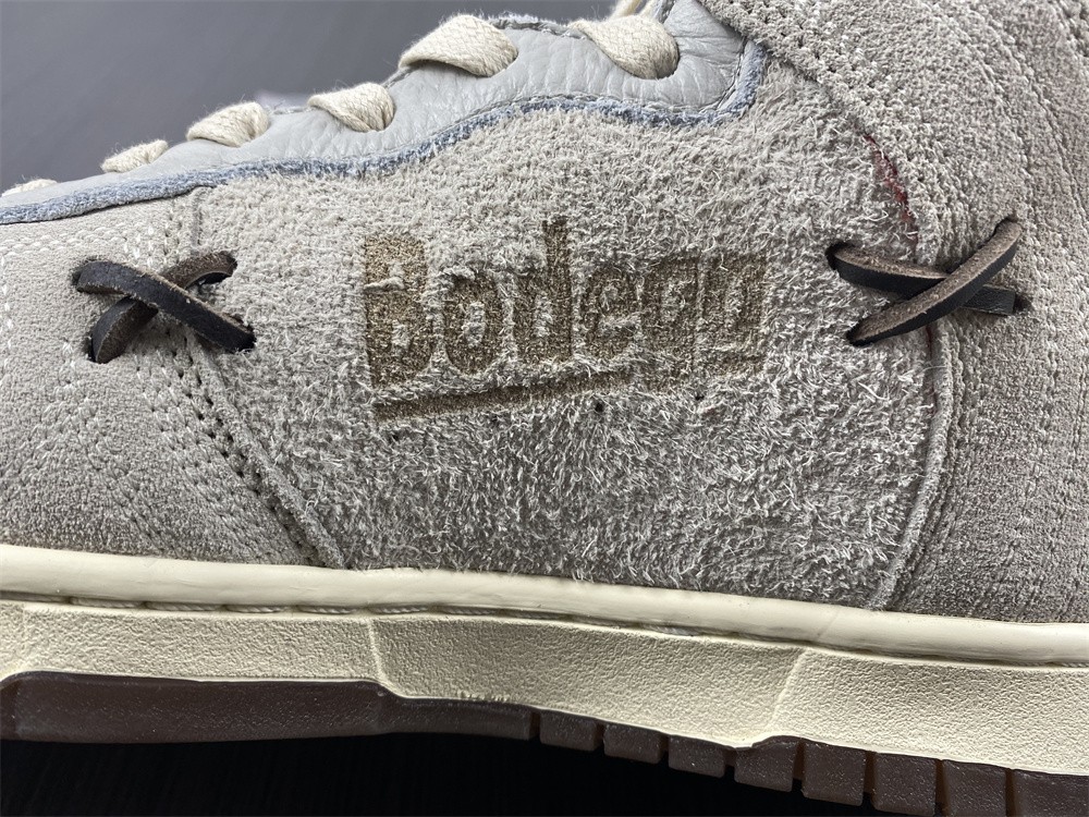 Bodega x Dunk High Friends & Family CZ8125-100