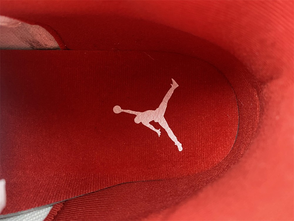 Air Jordan 11 Cherry