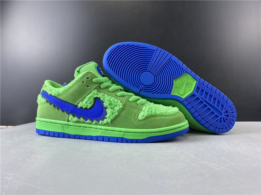 GRATEFUL DEAD X NIKE SB DUNK LOW