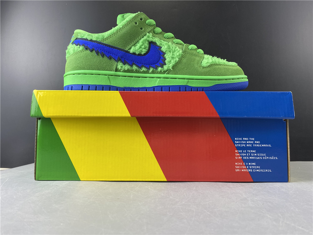 GRATEFUL DEAD X NIKE SB DUNK LOW