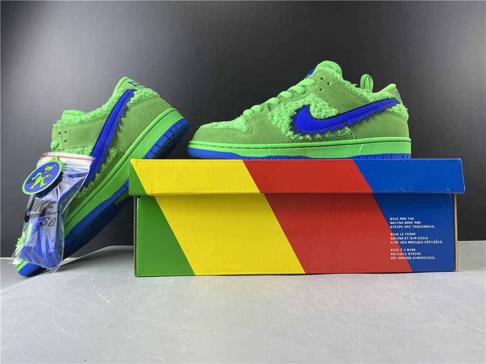 GRATEFUL DEAD X NIKE SB DUNK LOW