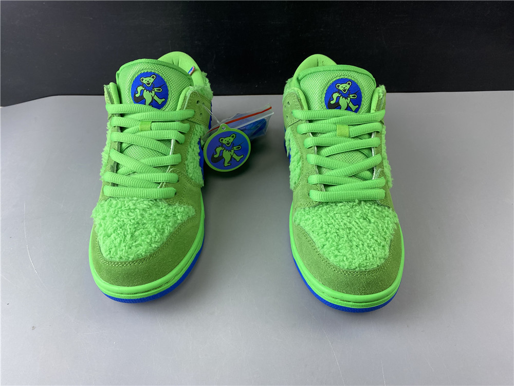 GRATEFUL DEAD X NIKE SB DUNK LOW