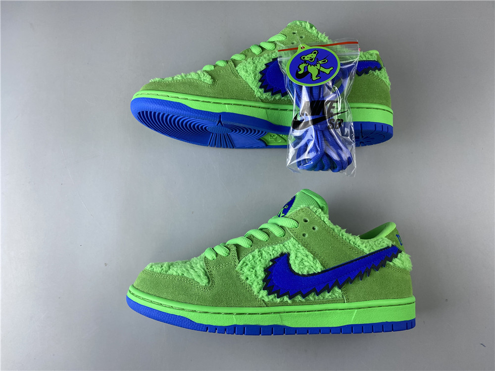 GRATEFUL DEAD X NIKE SB DUNK LOW
