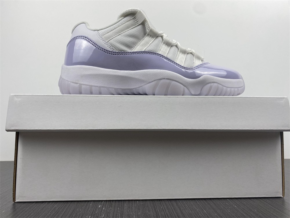 Air Jordan 11 Low WMNS PURE VIOLET