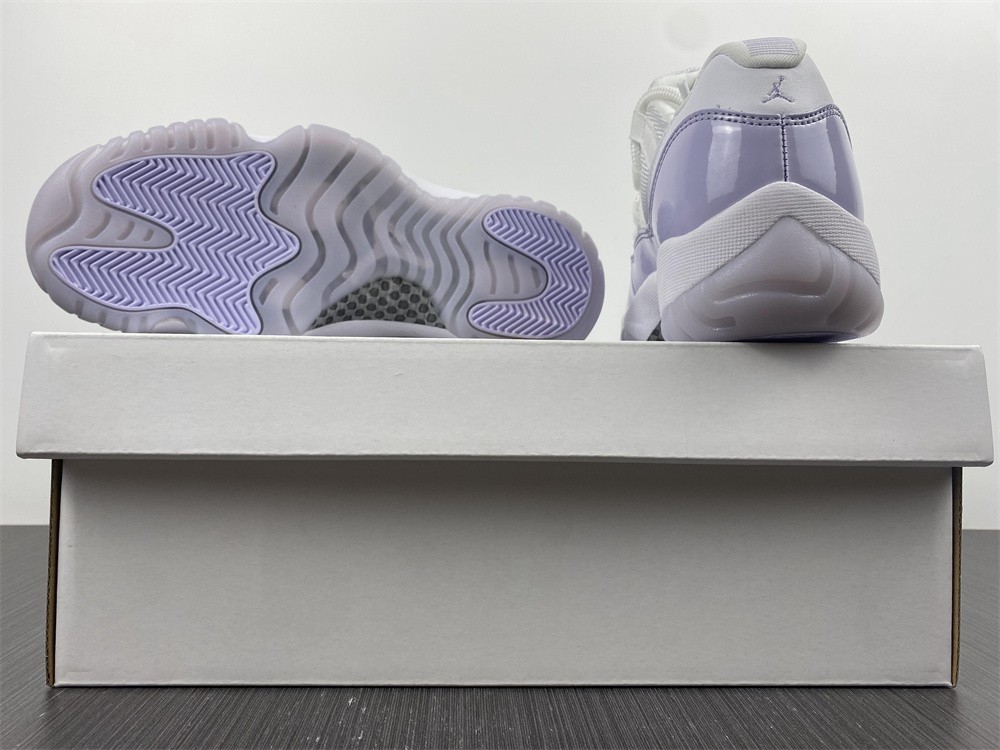 Air Jordan 11 Low WMNS PURE VIOLET