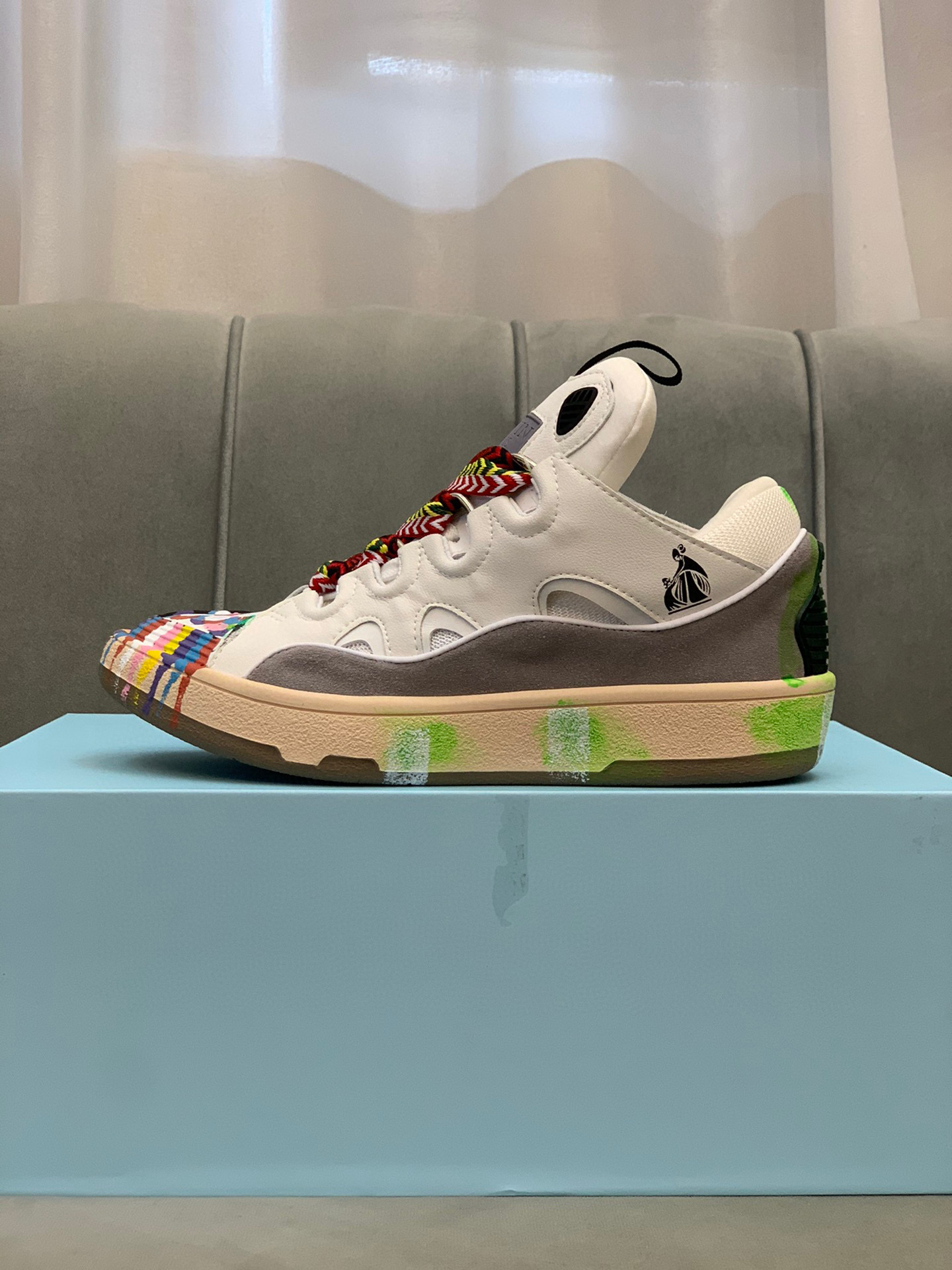 L*anvin sneakers