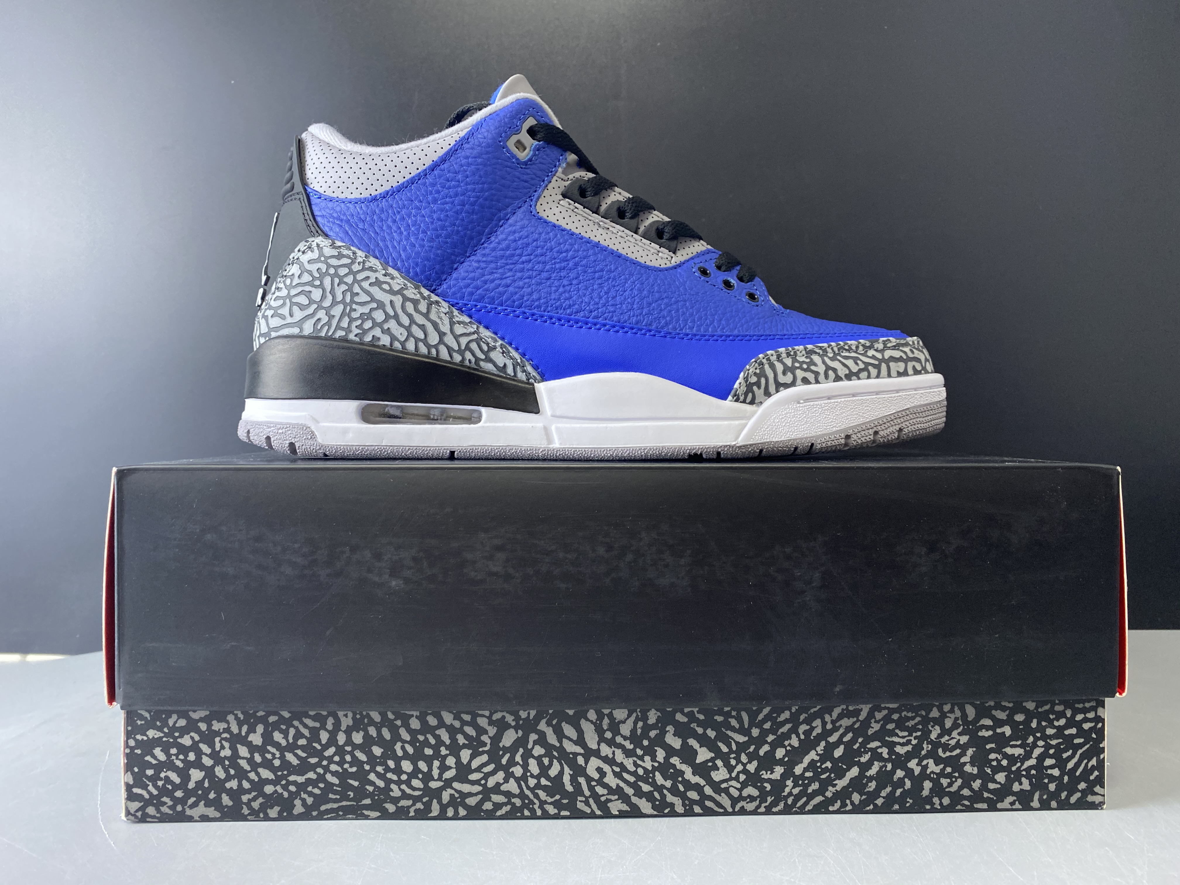 Air Jordan 3 Varsity Royal