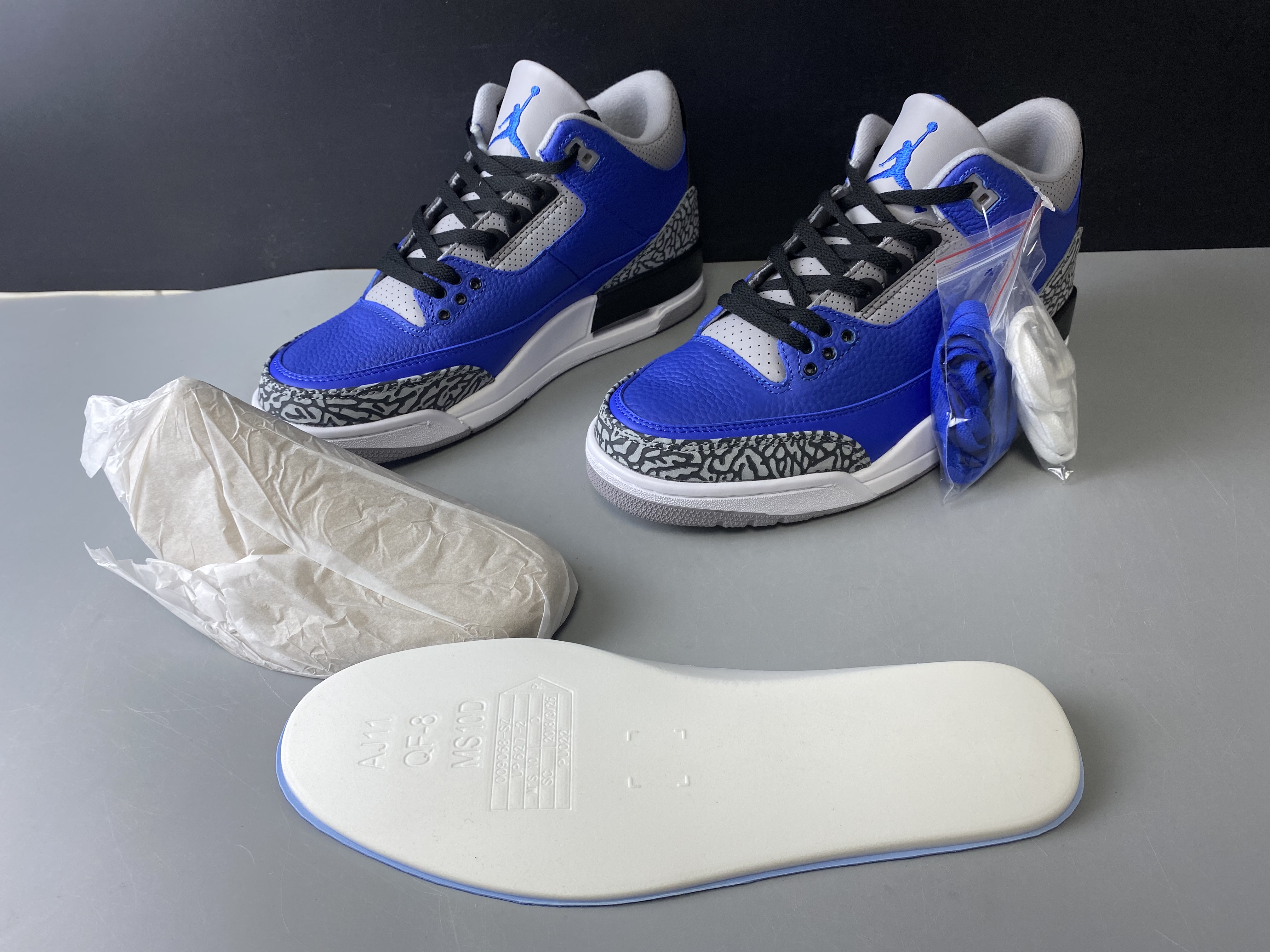 Air Jordan 3 Varsity Royal