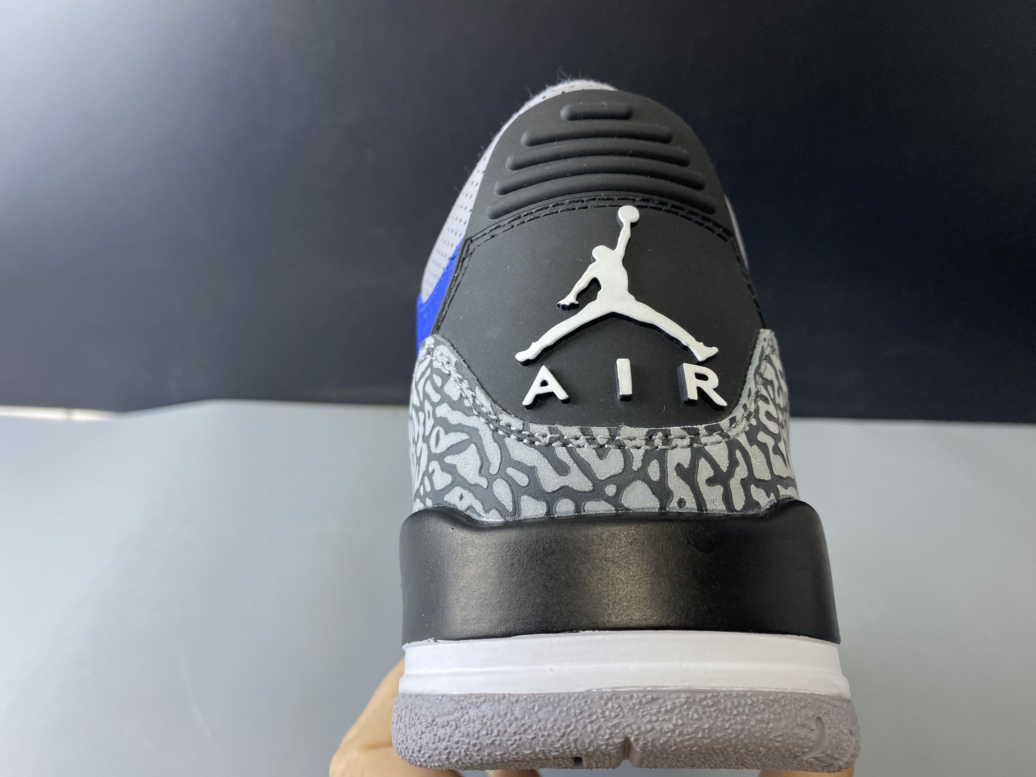 Air Jordan 3 Varsity Royal