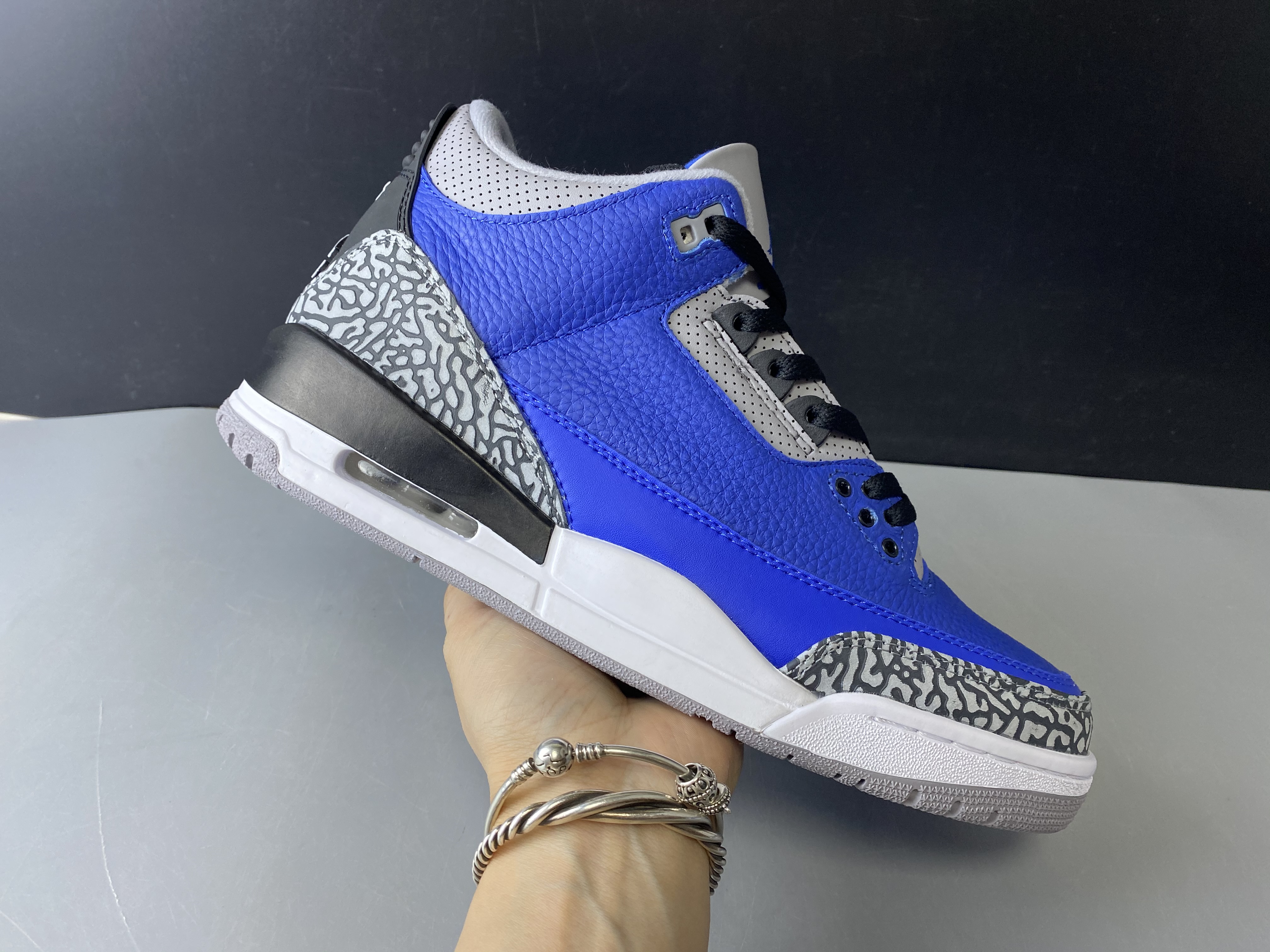 Air Jordan 3 Varsity Royal