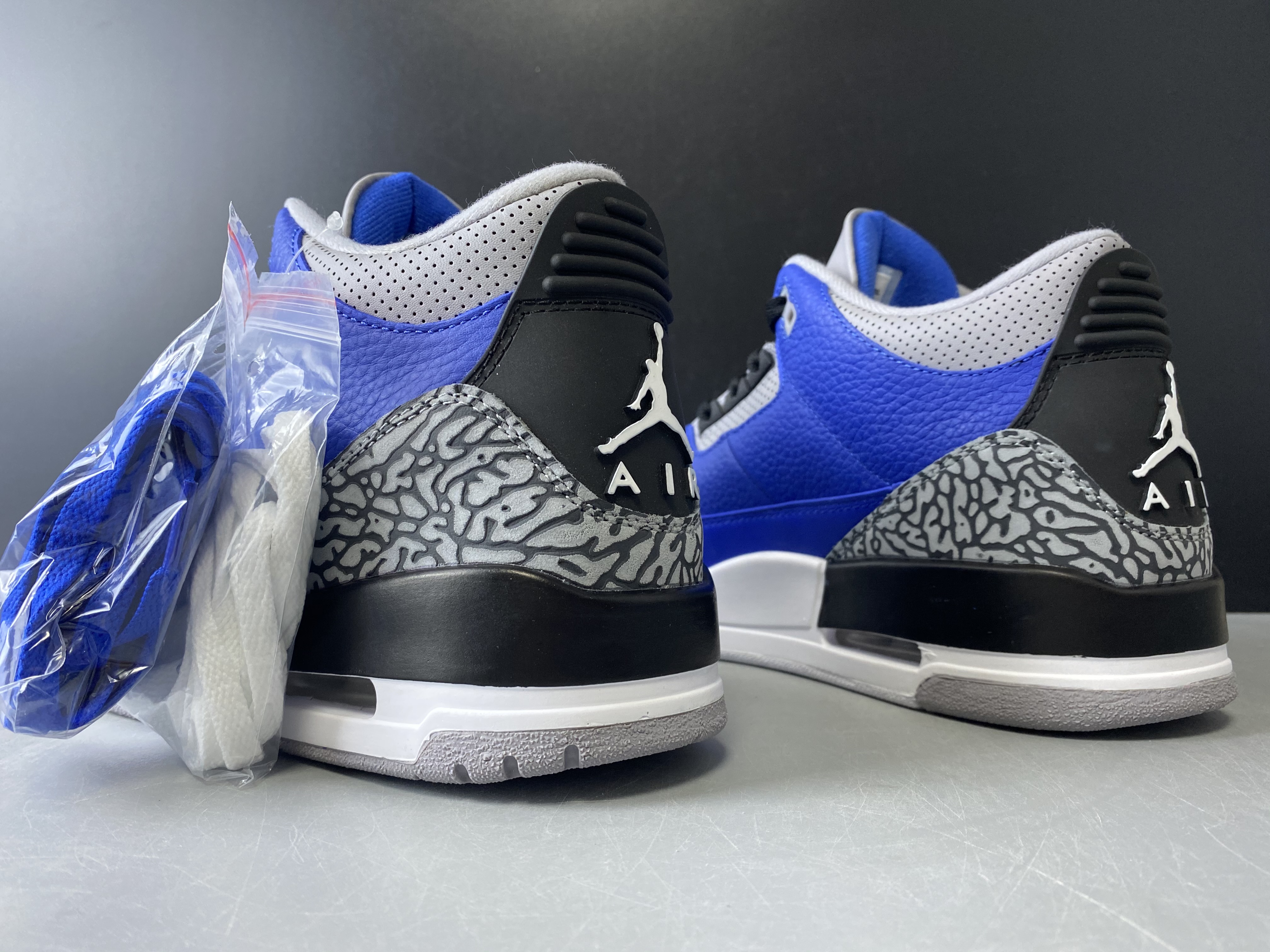 Air Jordan 3 Varsity Royal