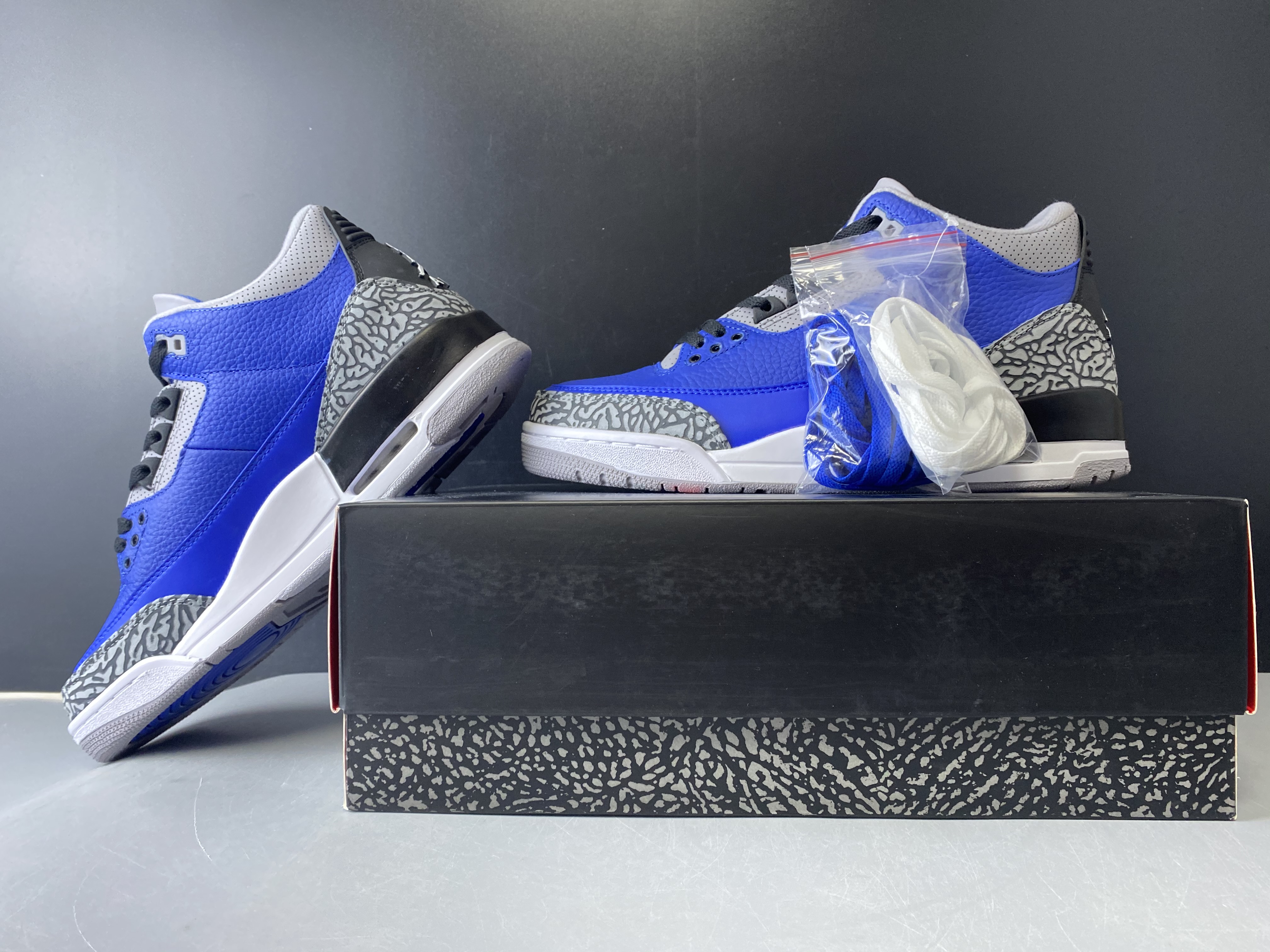 Air Jordan 3 Varsity Royal