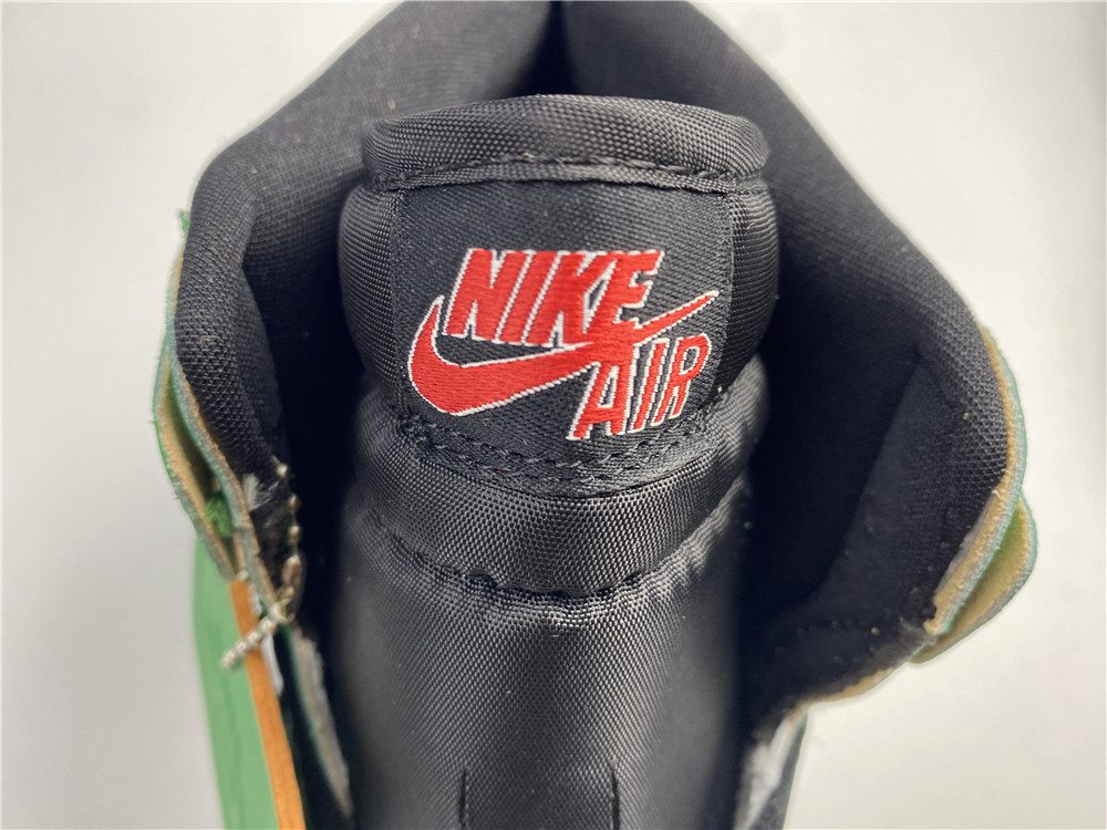 Air Jordan 1 High OG "Lucky Green"