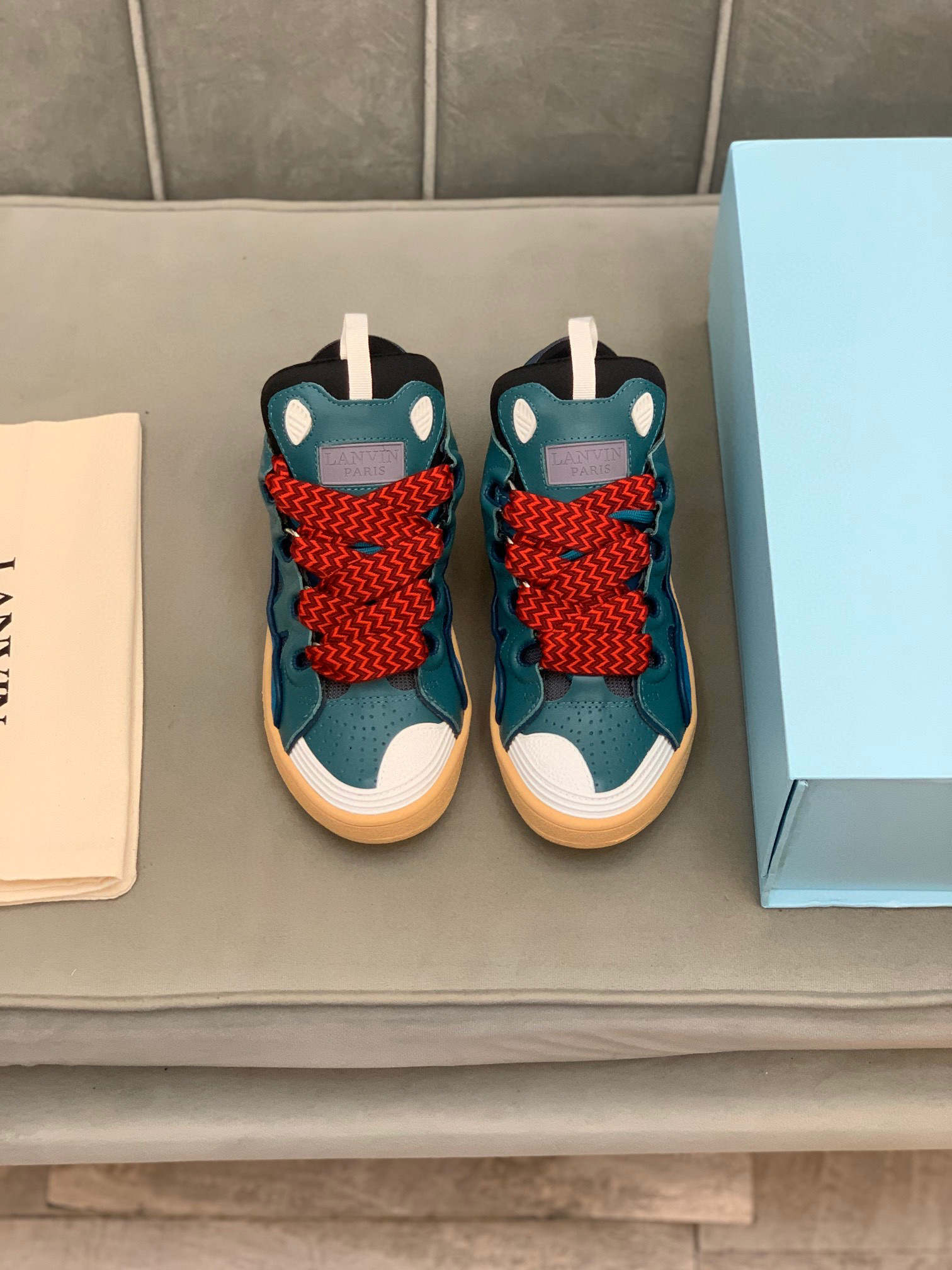L*anvin sneakers