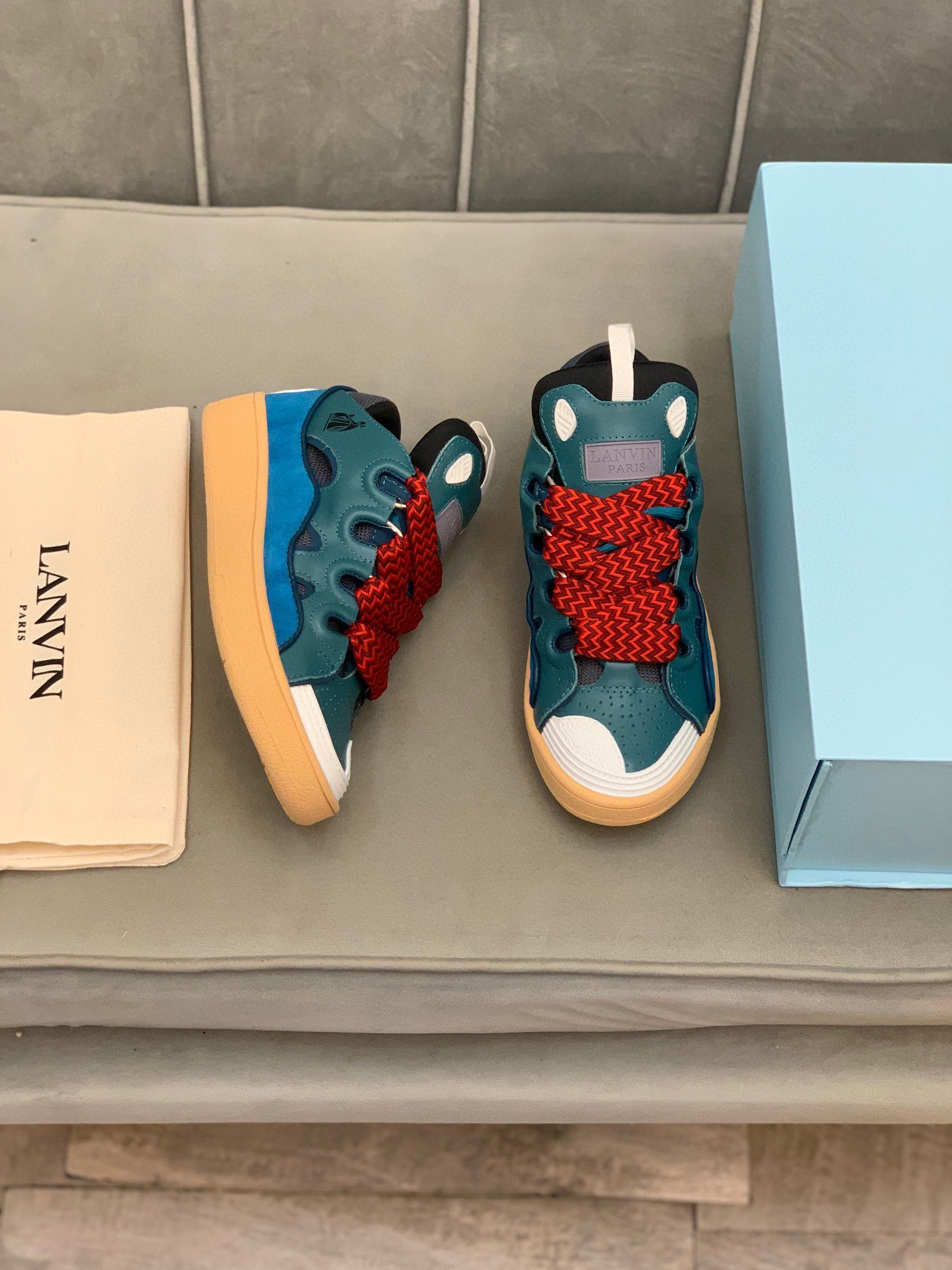 L*anvin sneakers