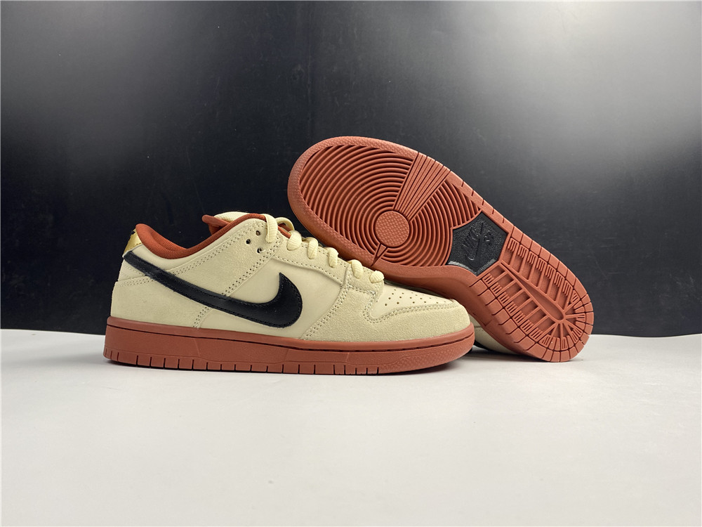 Nike SB Dunk Low Hennessy BQ6817-100
