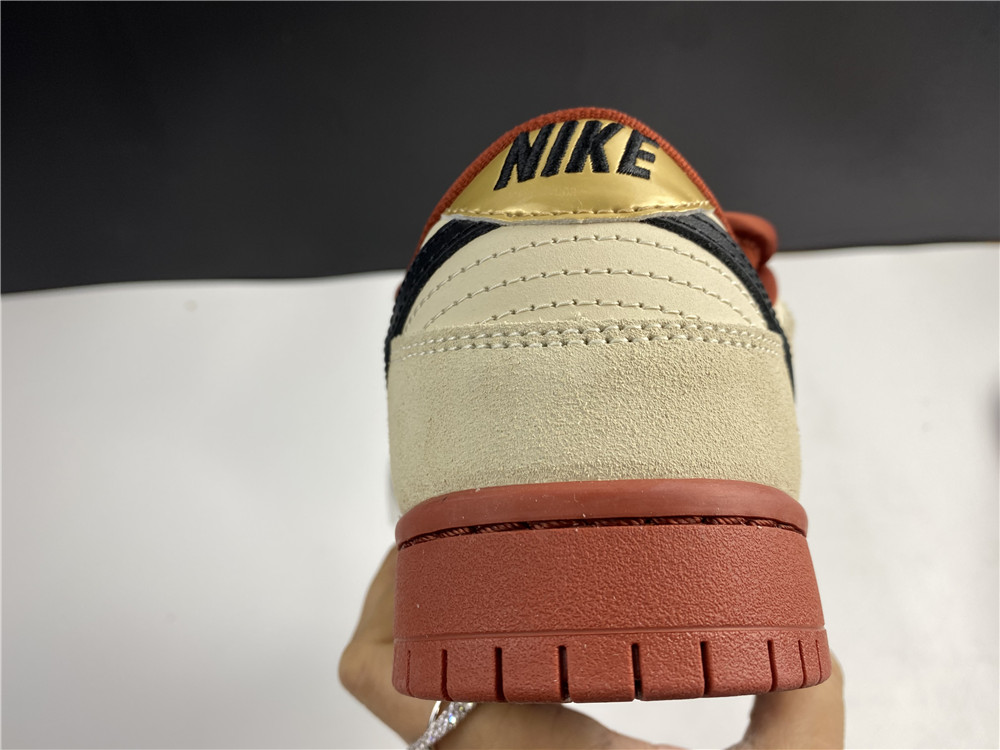 Nike SB Dunk Low Hennessy BQ6817-100
