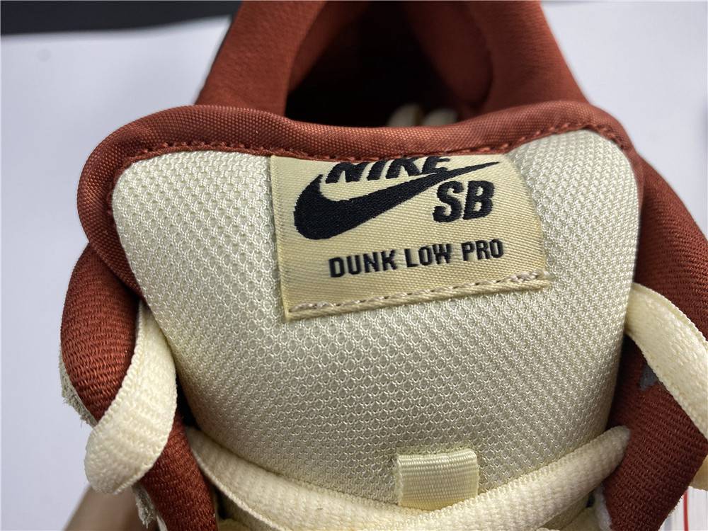 Nike SB Dunk Low Hennessy BQ6817-100