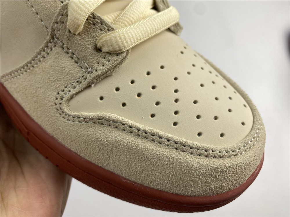 Nike SB Dunk Low Hennessy BQ6817-100