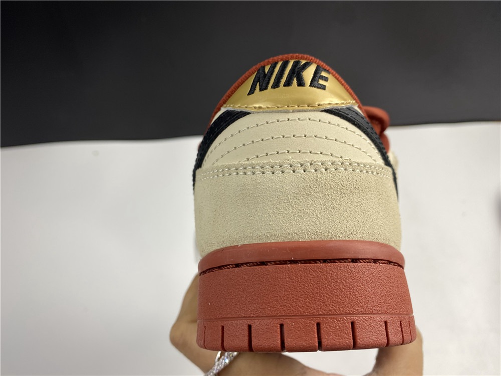 Nike SB Dunk Low Hennessy BQ6817-100