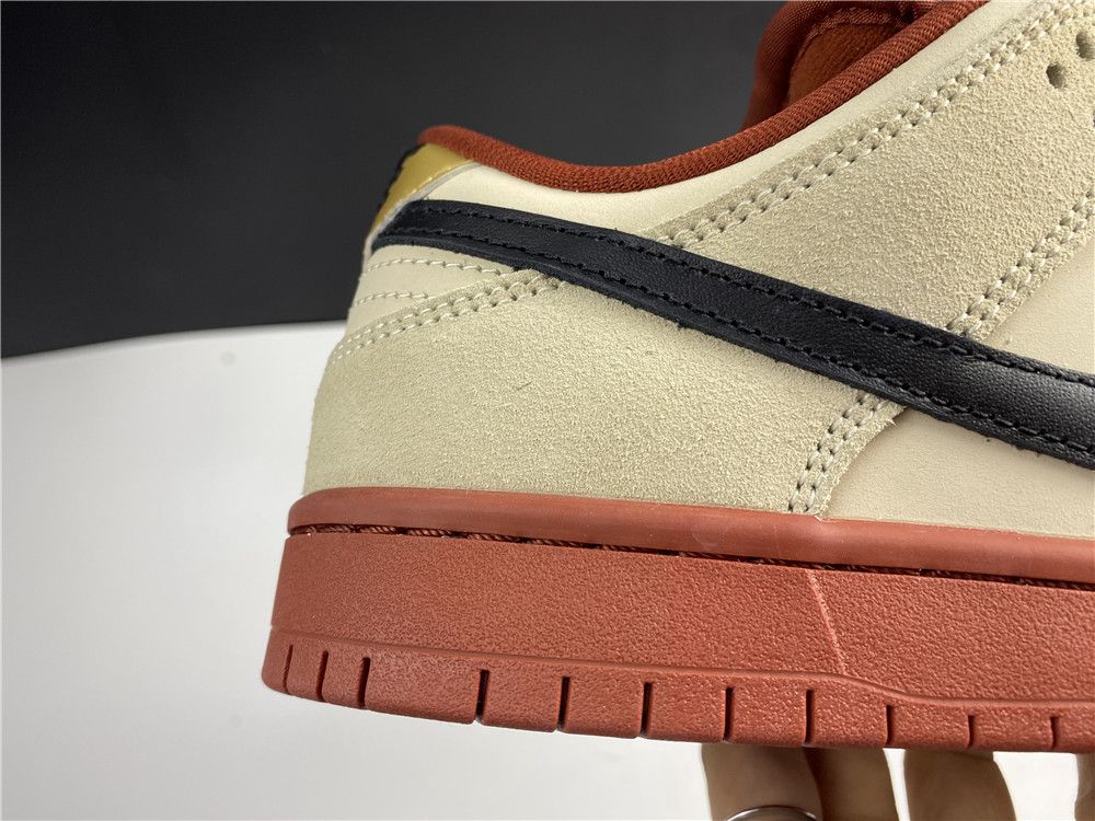 Nike SB Dunk Low Hennessy BQ6817-100
