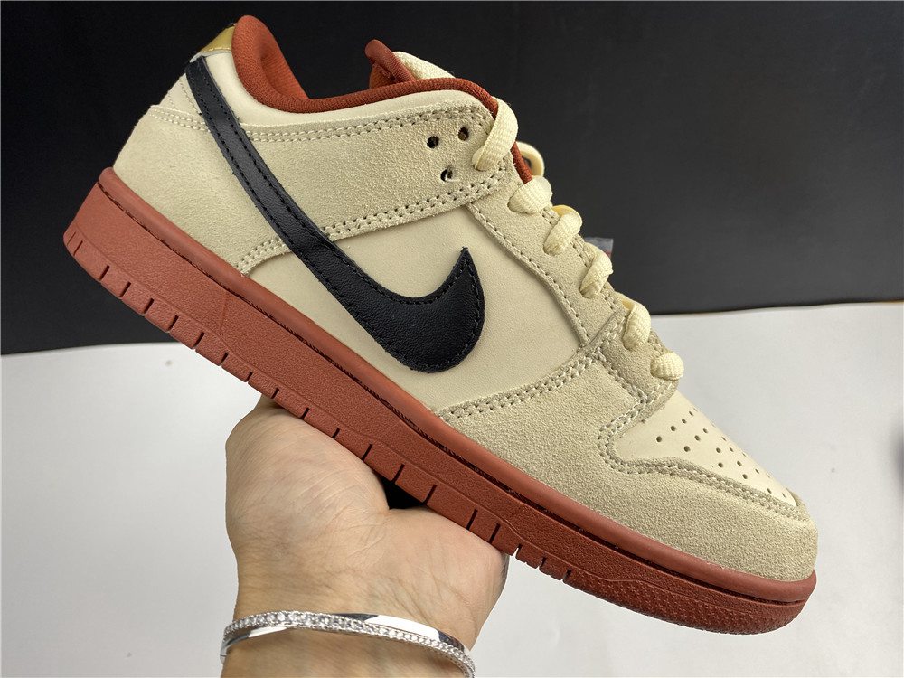 Nike SB Dunk Low Hennessy BQ6817-100