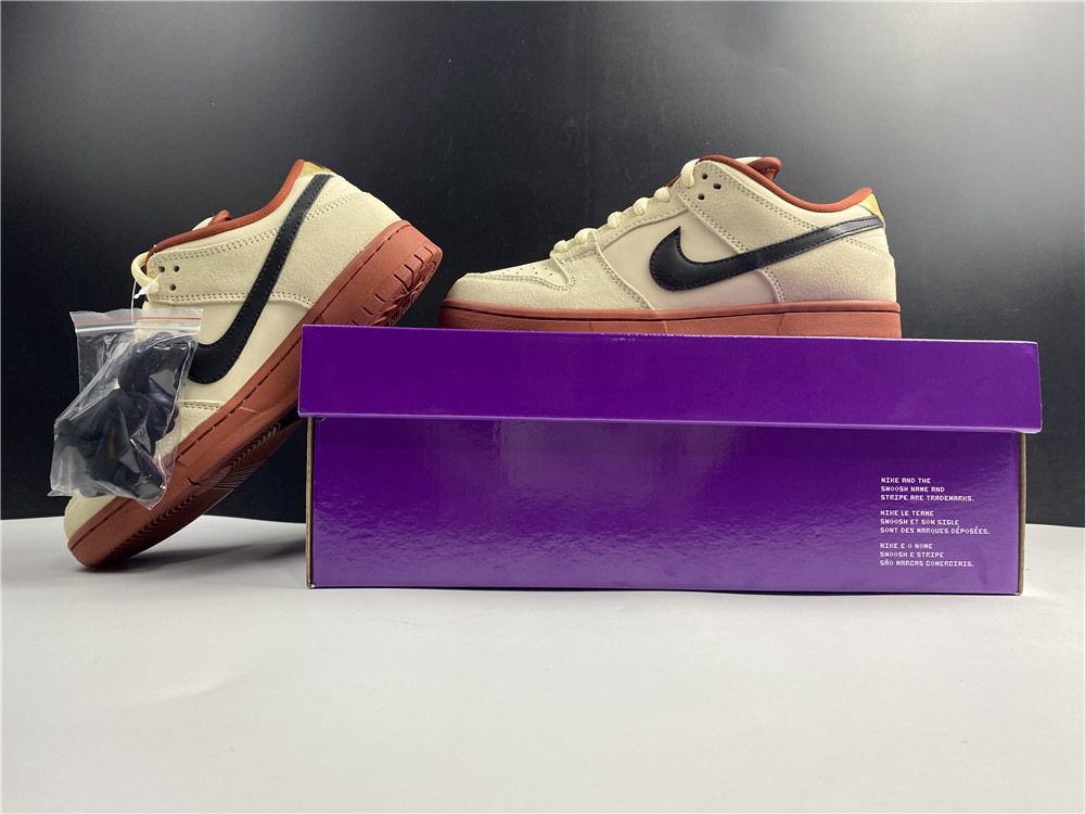 Nike SB Dunk Low Hennessy BQ6817-100