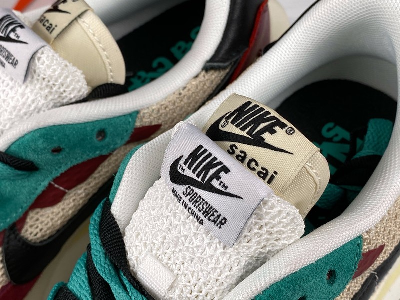 Sacai X NIKe regasus vaporrly SP BV0073-102