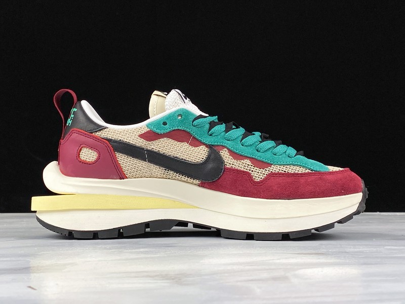 Sacai X NIKe regasus vaporrly SP BV0073-102