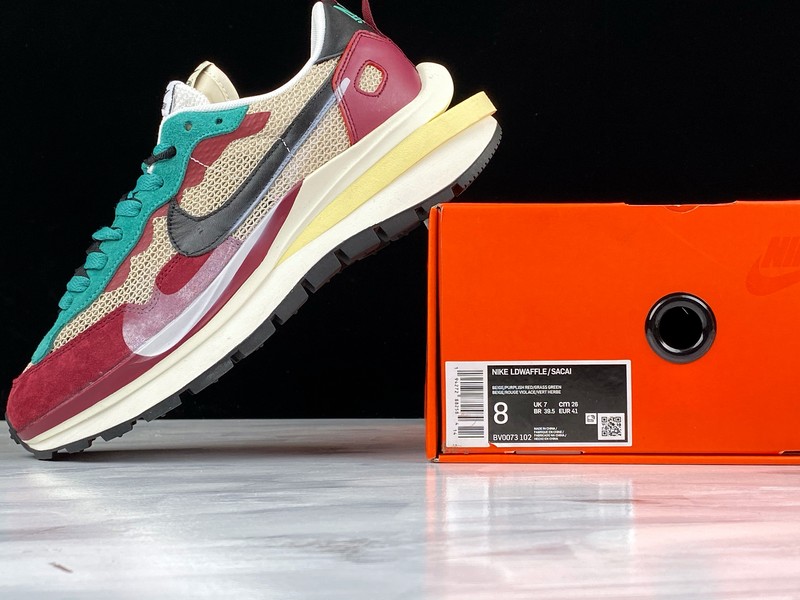 Sacai X NIKe regasus vaporrly SP BV0073-102