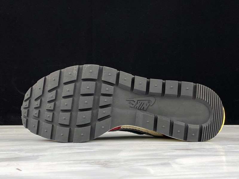 Sacai X NIKe regasus vaporrly SP BV0073-102