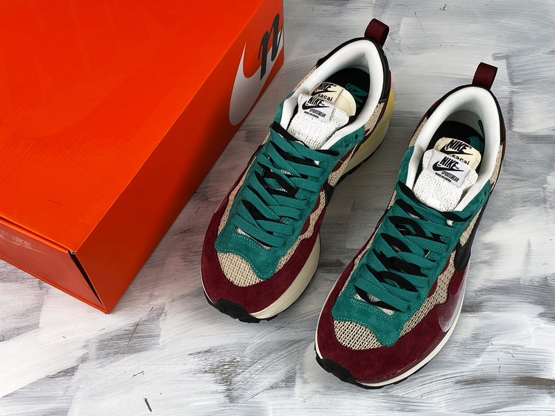Sacai X NIKe regasus vaporrly SP BV0073-102
