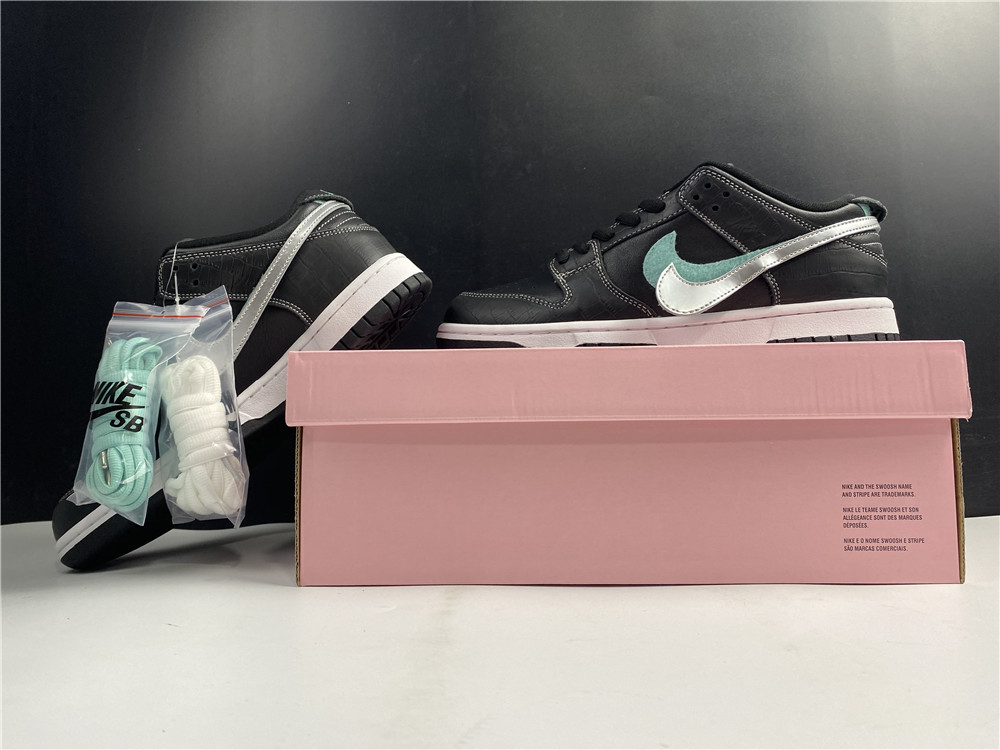 Nike SB Dunk Low Black Diamond
