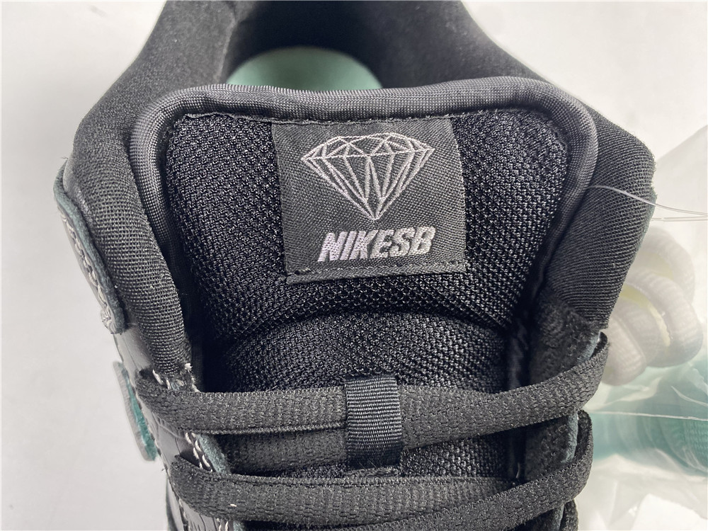 Nike SB Dunk Low Black Diamond