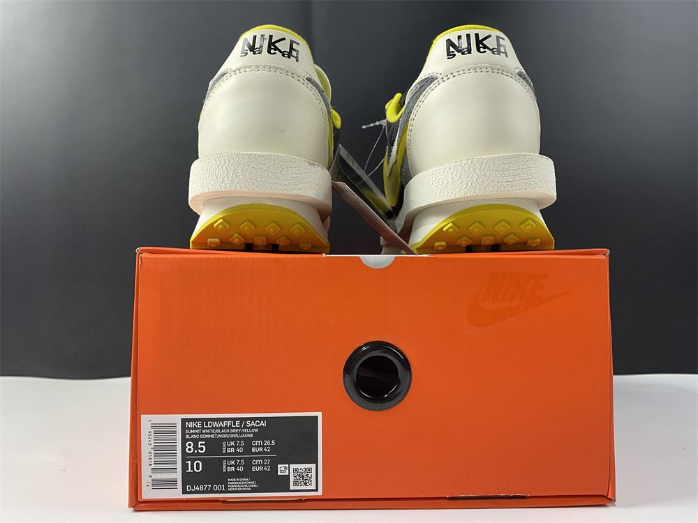 UNDERCOVER x sacai x Nike LDWaffle