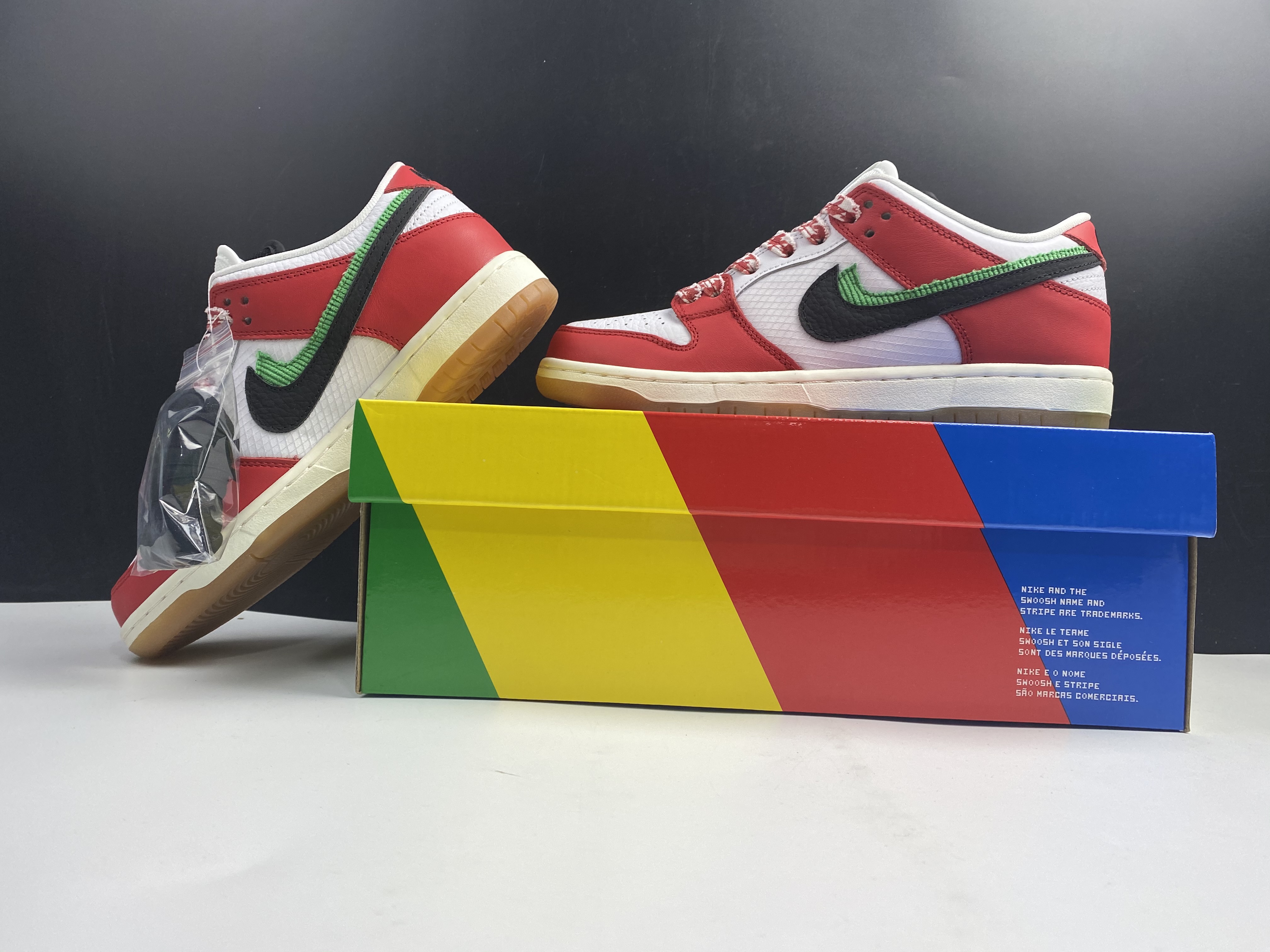 Frame Skate x Nike SB Dunk Low Habibi CT2550-600